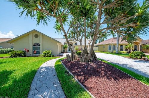 3711 Patty Ct, Bonita Springs, FL 34134-7573