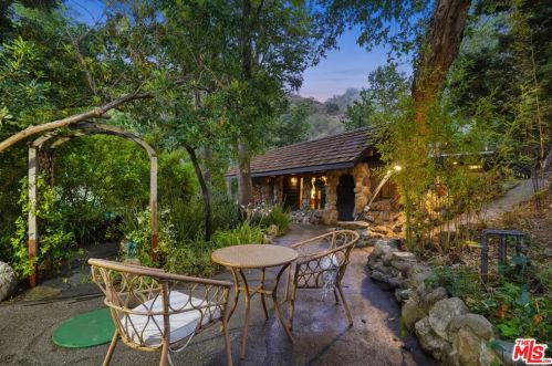 204 Topanga Canyon Blvd, Topanga CA  90290-3837 exterior