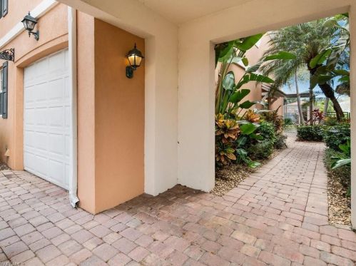 5353 Cove Cir, Naples, FL 34119-9528