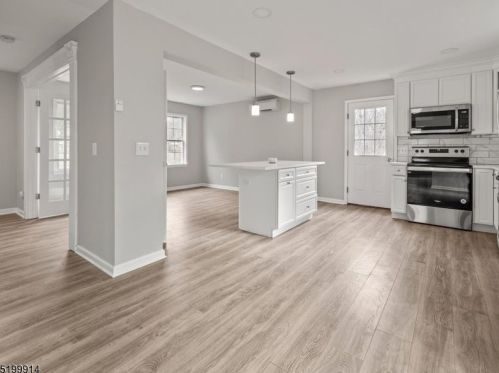 18 Berry Ln, West Milford NJ  07480-3632 exterior