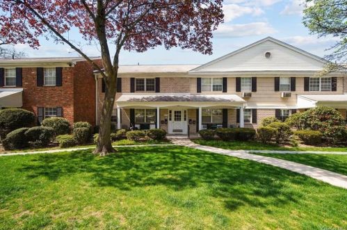 234 Parkside Dr, Airmont, NY 10901-7804