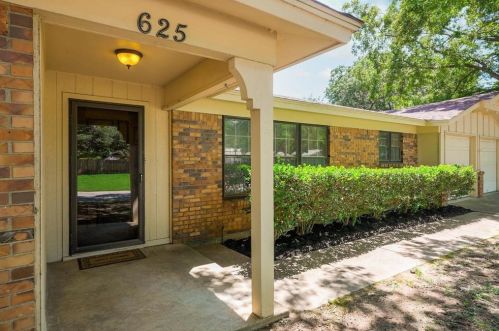 625 Cullum Ave, Hurst TX  76053-6541 exterior