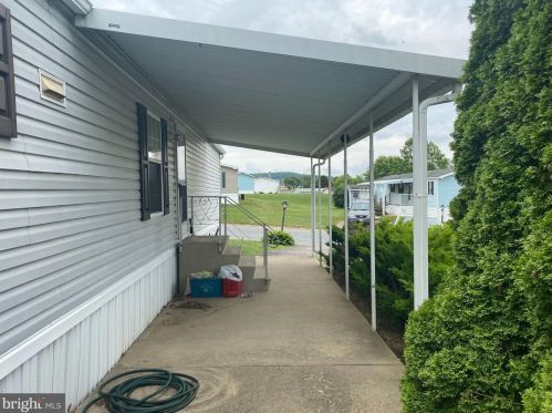 655 Lilac Dr, Smithville PA  17560-9686 exterior