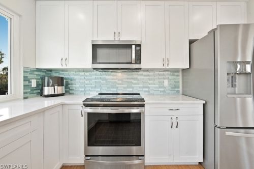 215 Robinwood Cir, Sanibel FL  33957-5722 exterior