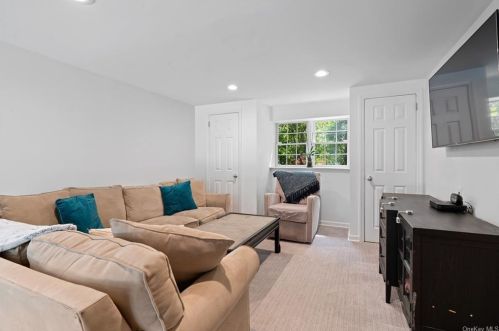 44 Bonwit Rd, Rye Brook NY  10573-1437 exterior
