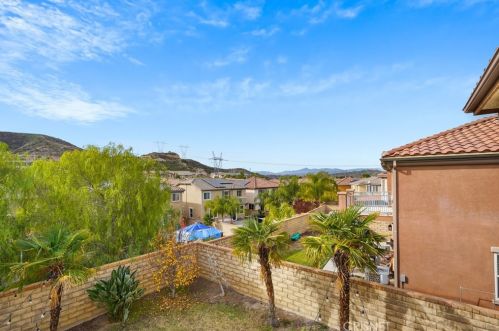 19920 Holly Dr, Santa Clarita CA  91350-3698 exterior