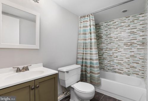 2271 Wheelwright Ct, Herndon VA  20191-2337 exterior