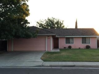 2042 Mary Rose Ln, Hanford, CA 93230-1539