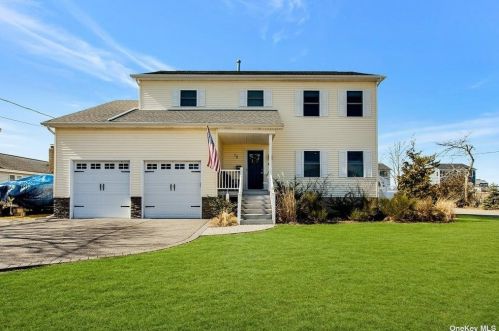 78 Annuskemunnica Rd, Babylon, NY 11702-4401