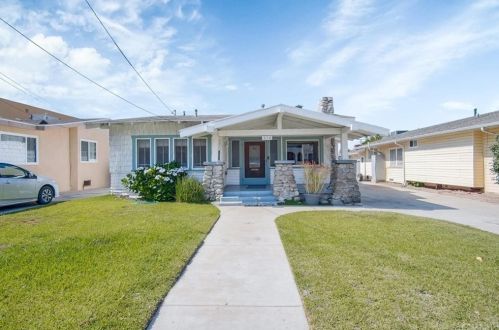 610 Lomita Ave, Glendale, CA 91205-2233