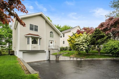 22 Kensington Ave, Thornwood, NY 10594-1144