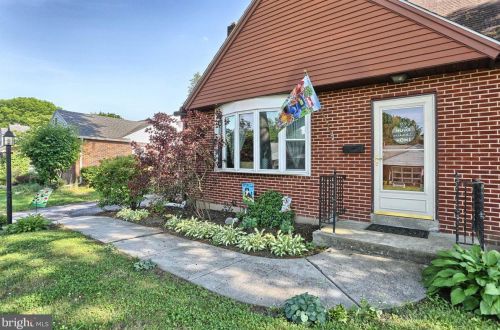 3807 Schoolhouse Ln, Harrisburg, PA 17109-4825