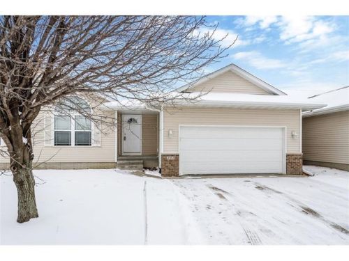 251 Whirlaway Ln, Fairfax, IA 52228-7602
