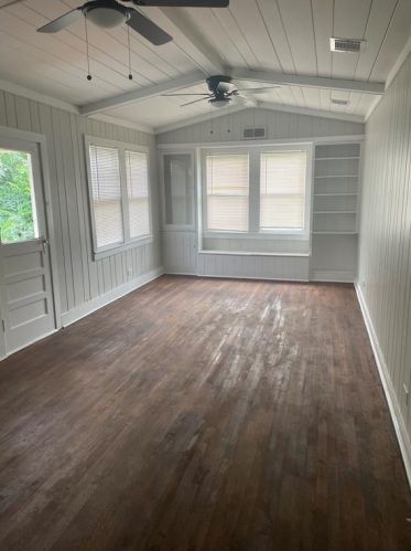 606 Ed Linn St, Edna, TX 77957-2667