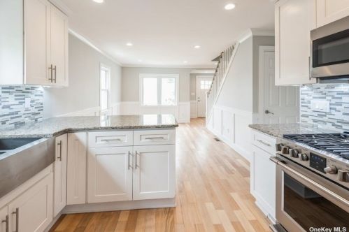 232 44 St, North Lindenhurst NY 11757-2307 exterior