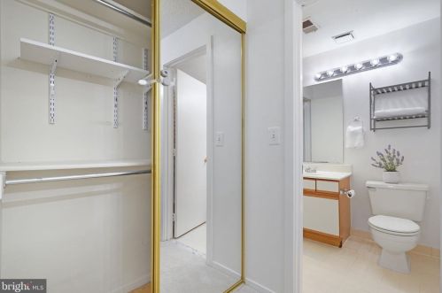 11723 Summerchase Cir, Herndon VA  20194-1137 exterior