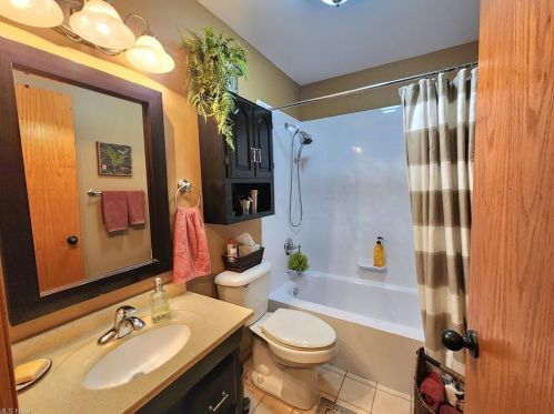 5100 Tiffany Dr, Zanesville OH  43701-8703 exterior