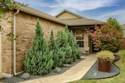 10036 Aly May Dr, Austin TX  78748-1409 exterior