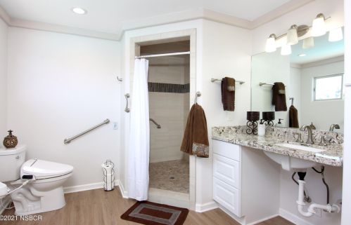 340 Wilshire Ln, Santa Maria CA  93455-2050 exterior