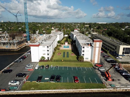 4500 Flagler Dr, West Palm Beach FL  33407-3832 exterior