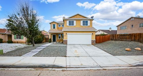 11941 Luna Rd, Victorville, CA 92392-1209