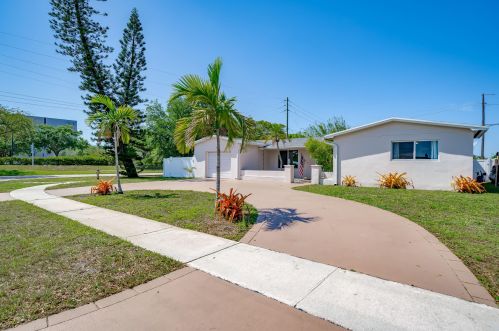 7191 3rd St, Hollywood, FL 33023-1003
