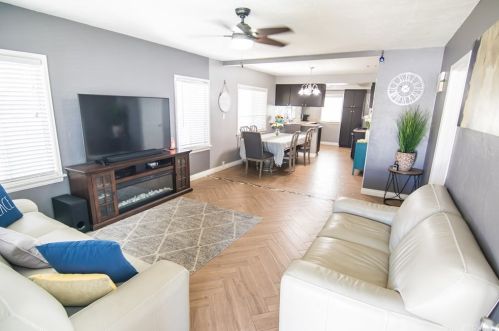 262 59th St, Long Beach, CA 90805-3404