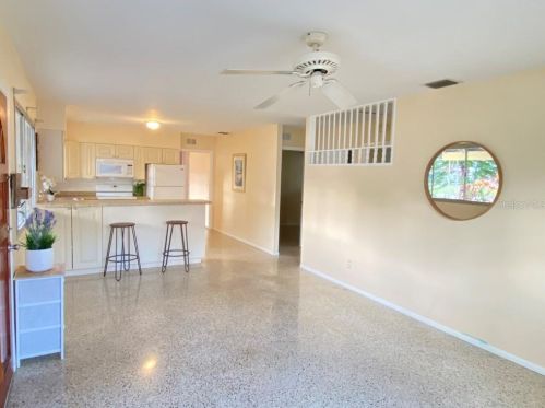 5595 Bay St, Saint Petersburg, FL 33703-2401