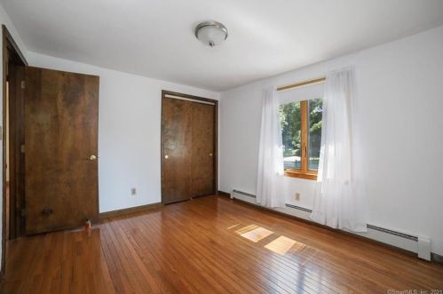 7 White Oak Dr, Southington CT  06489-3835 exterior