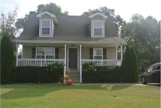 2920 Core Dr, Clarksville, TN 37040-2860