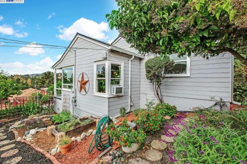 1320 Sandelin Ct, San Leandro CA  94577-3950 exterior