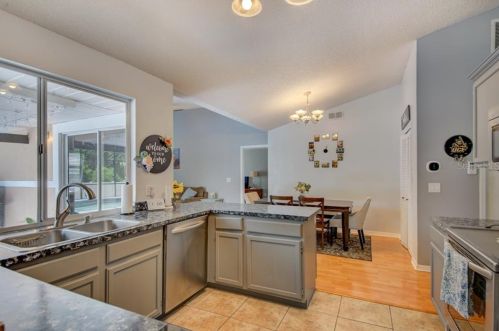 3424 Fox Holw Dr, Orlando FL 32829-8781 exterior