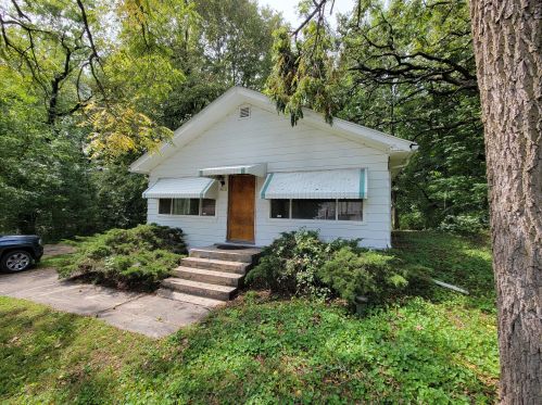 4602 Sunset Rd, Waterford, WI 53185-3932