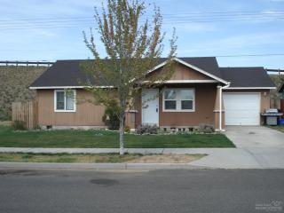 337 Larch Pl, Eagle Crest OR  97756-1276 exterior
