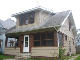 902 Bowman St, South Bend IN  46613-2904 exterior