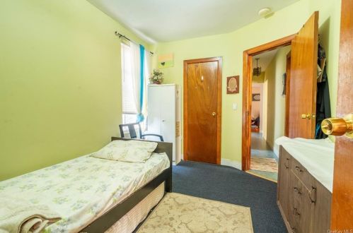 1847 Barnes Ave, Bronx NY  10462-3607 exterior