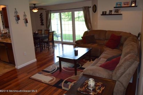17 Pagoda Ln, East Freehold, NJ 07728-4155