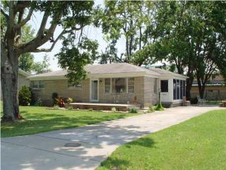 6414 South Dr, Louisville, KY 40272-4530