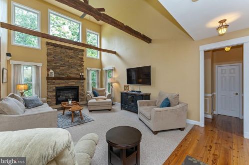 185 Clover Ln, Perkiomenville PA  18074-9485 exterior