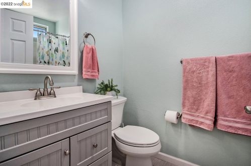 254 E St, Benicia CA  94510-3274 exterior