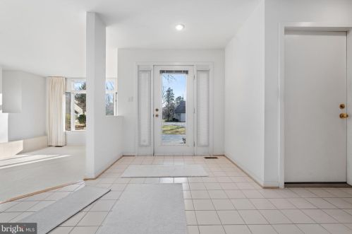 12015 Walnut Branch Rd, Herndon VA  20194-5616 exterior