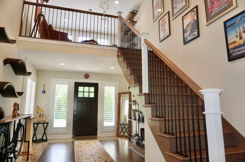 8414 Poplar Dr, Thiensville, WI 53097-3142