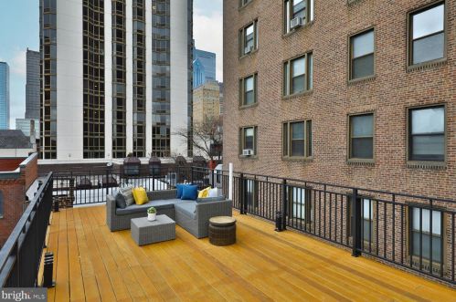 2037 Locust St, Philadelphia PA  19103-5613 exterior