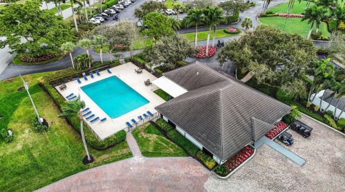 4315 Lakewood Dr, Delray Beach FL  33445-9004 exterior