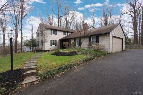 137 Fireside Ln, Split Rock, NY 13031-1939