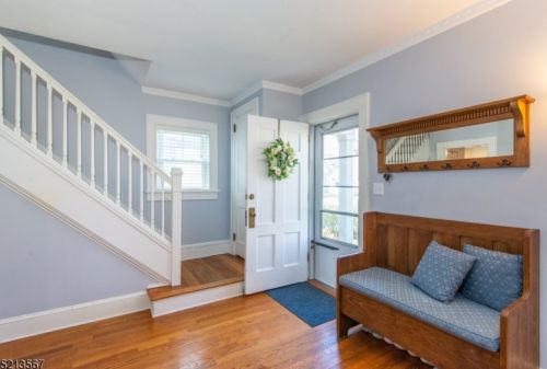 12 Raymond Rd, Greystone Park, NJ 07950-1719