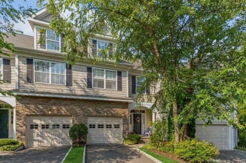 18 Crestview Ln, Danbury, CT 06810-7163