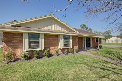 533 Linden Dr, Texas City, TX 77591-2902