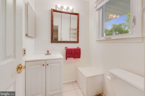 608 Parry Rd, Riverton NJ  08077 exterior