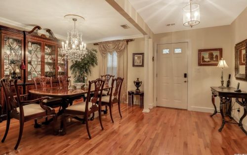 13 Admirals Dr, Bayshore, NY 11706-8101